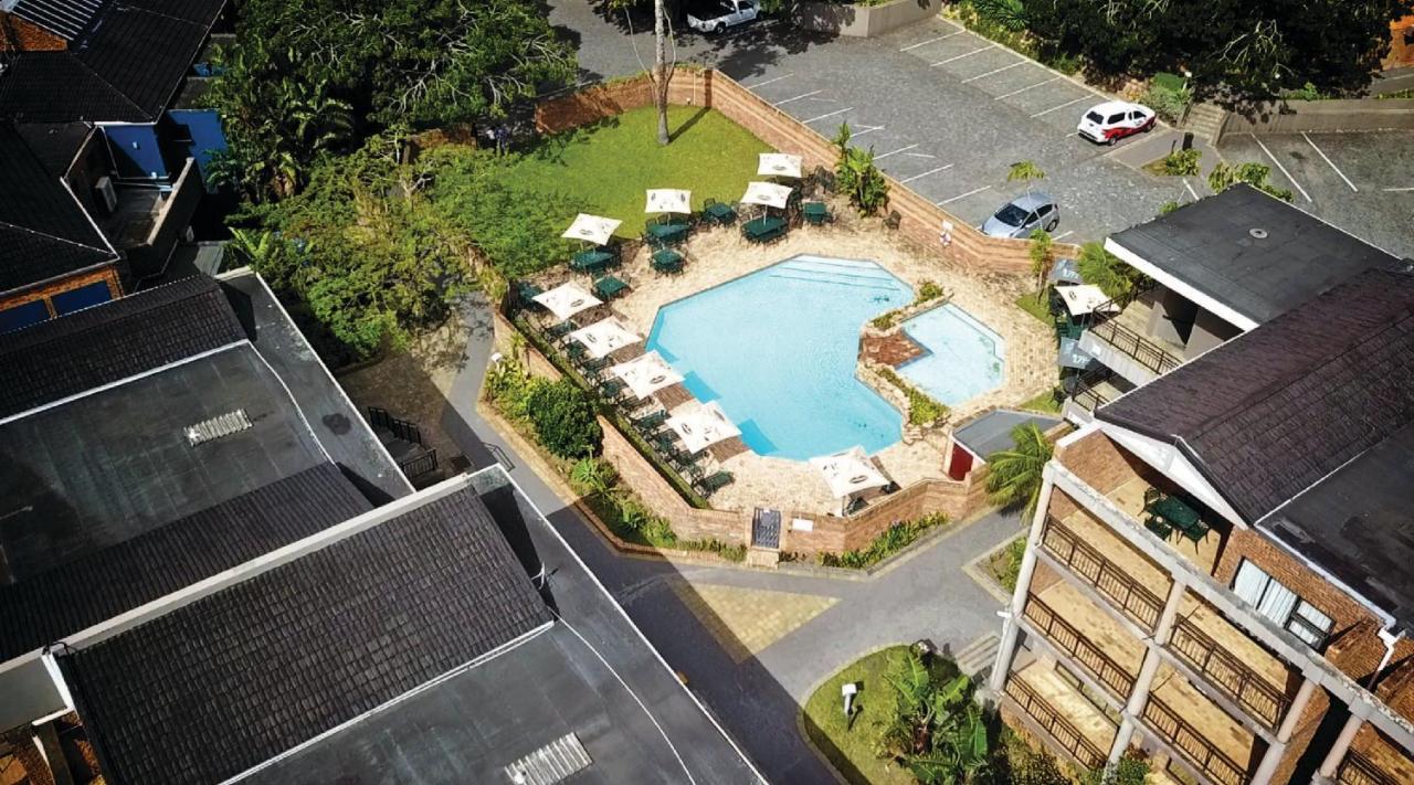 Blue Lagoon Hotel And Conference Centre East London Exterior foto