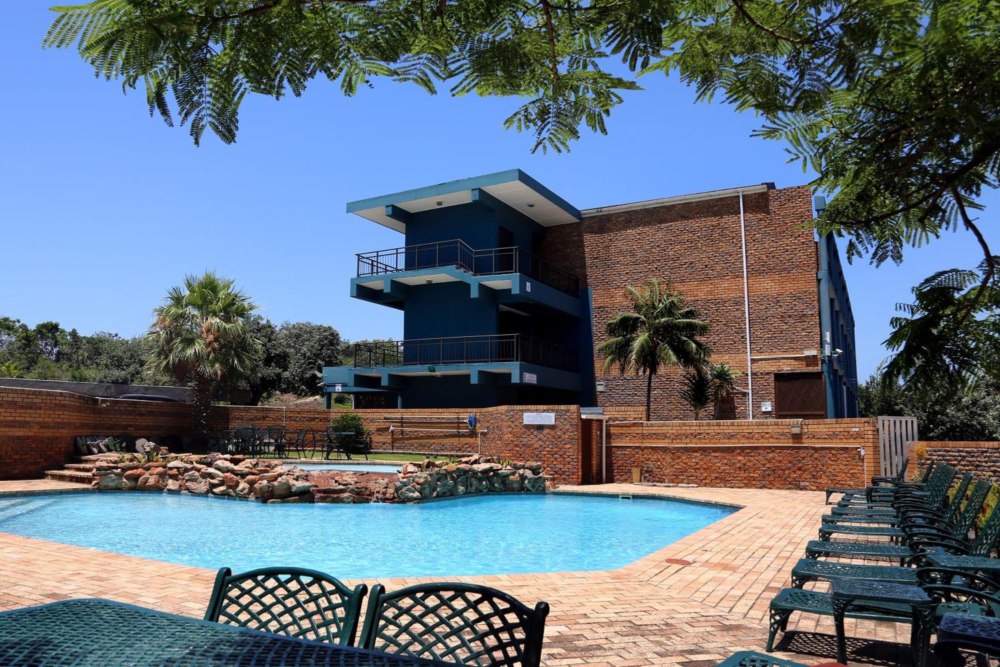 Blue Lagoon Hotel And Conference Centre East London Exterior foto