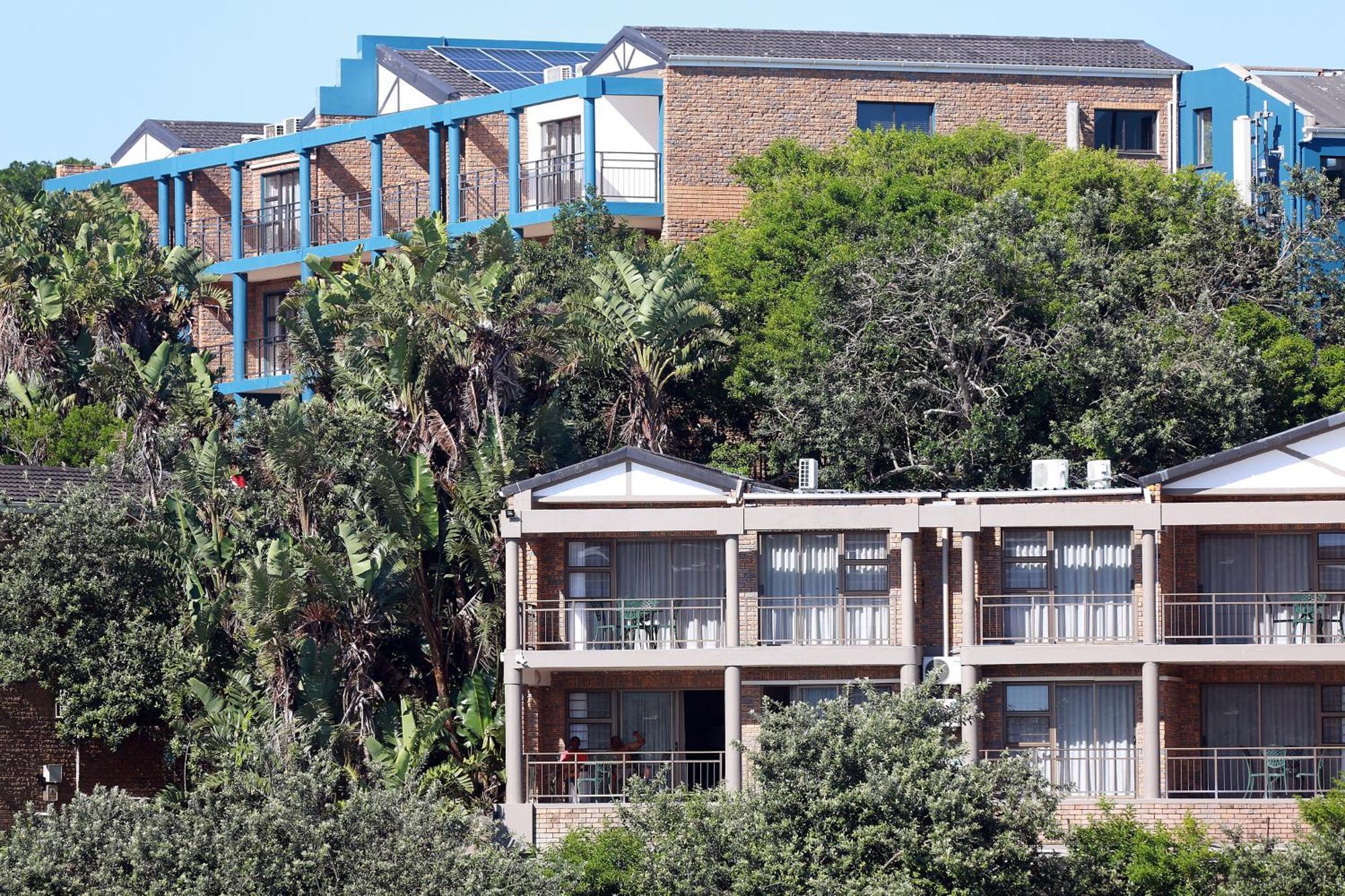 Blue Lagoon Hotel And Conference Centre East London Exterior foto